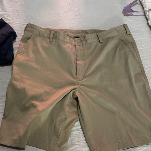 Nike Golf Tan Men's Shorts - Picture 2 of 4